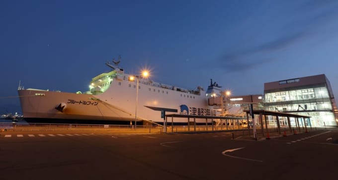 ボーディングブリッジで乗船