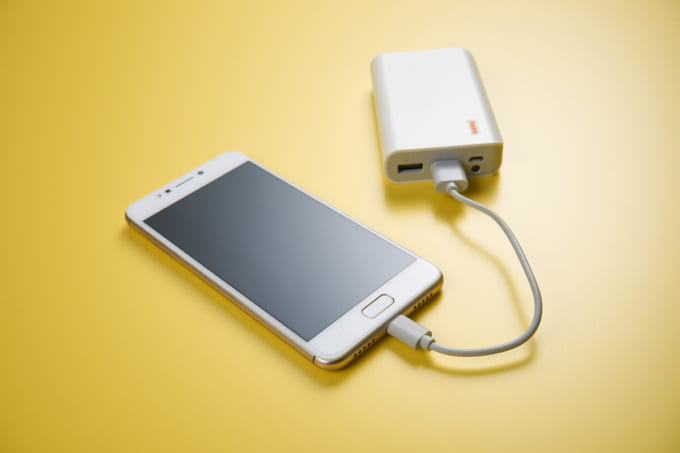 スマホとモバイルバッテリー