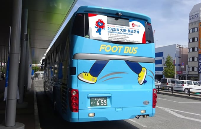 高松エクスプレスのラッピングバス