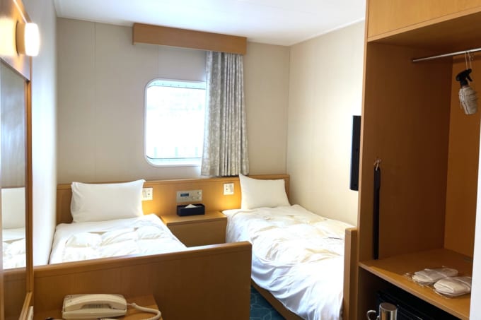 新日本海フェリー「けやき」の客室（ステートSツイン）