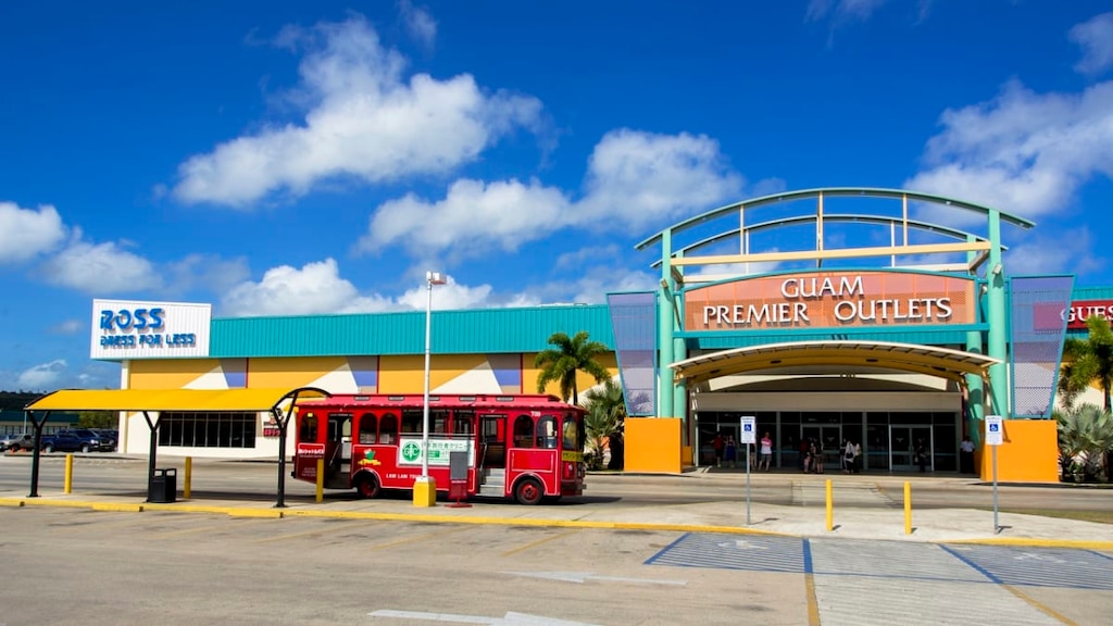 グアム唯一のアウトレットはここ！グアム・プレミア・アウトレットをご紹介