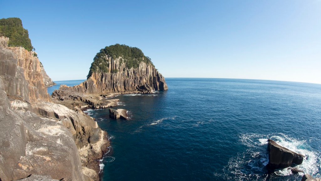 海に突き立つ絶壁の岩塊！名勝「楯ヶ崎」の観光の魅力をお伝えします