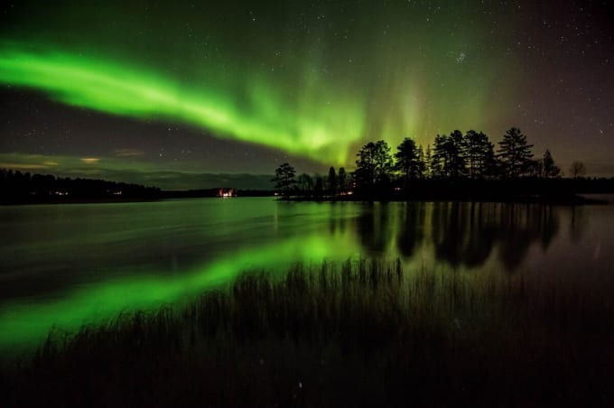 フィンランド・クーサモ湖のオーロラ