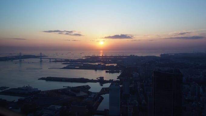 横浜ランドマークタワー「スカイガーデン」から眺める初日の出