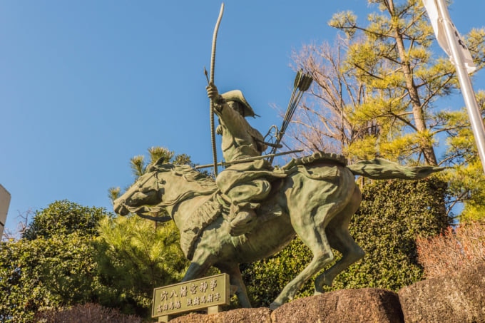 流鏑馬の像（穴八幡宮）