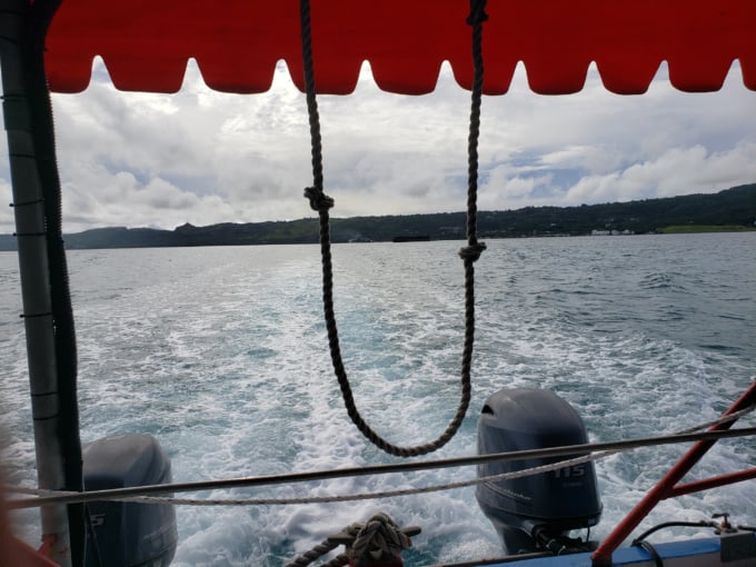 マニャガハ島へ向かう船