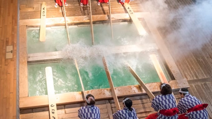 草津温泉　湯もみ