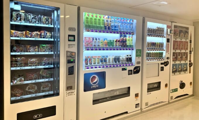 東海汽船の大型客船（さるびあ丸）の自動販売機