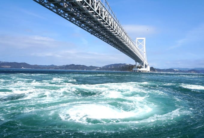 大鳴門橋と渦潮