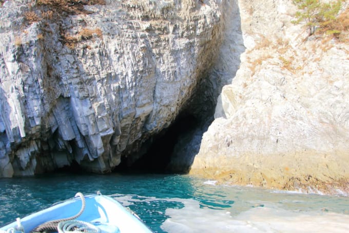 浄土ヶ浜　八戸穴（青の洞窟）