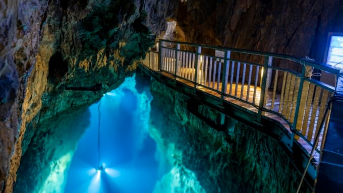 龍泉洞（岩手県）