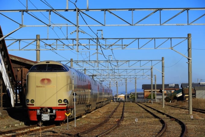 琴平駅停車中のサンライズ瀬戸