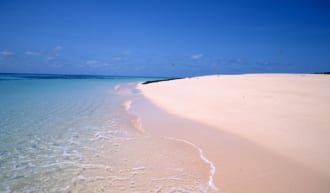 グレートバリアリーフの砂浜