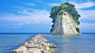 【見附島】 石川県珠洲市