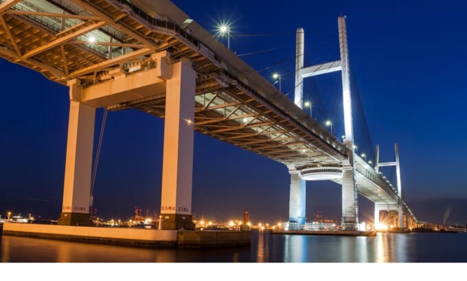 横浜ベイブリッジの夜景