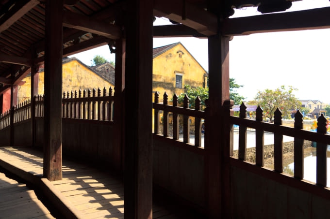 来遠橋 観光 内部