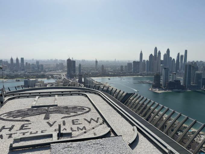 54階 ネクスト・レベルから見た高層ビル群方面（ザ・ビュー・アット・ザ・パーム）