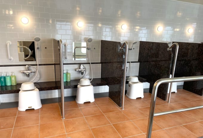 新日本海フェリー「けやき」の大浴場の洗い場