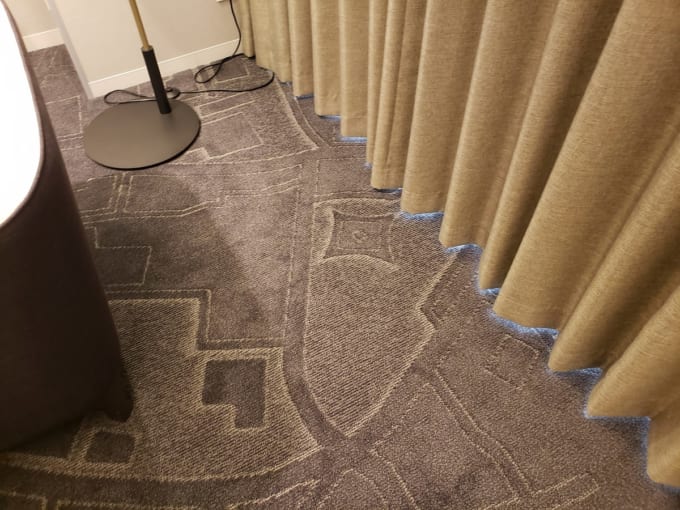 客室の床に描かれた東京タワー