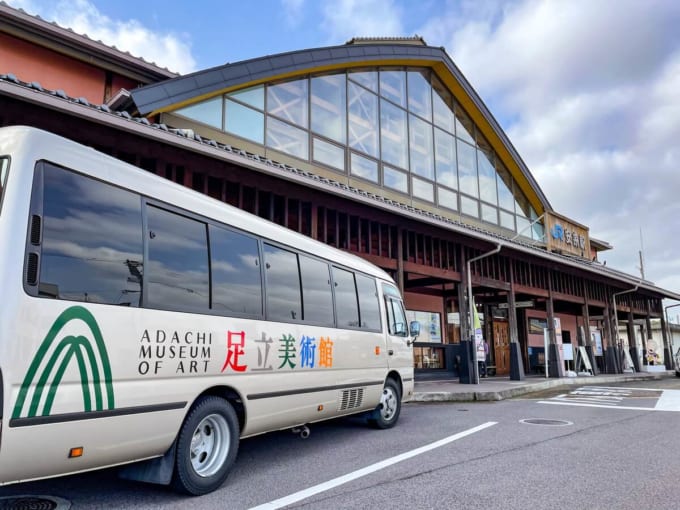 足立美術館の無料シャトルバス（安来駅）