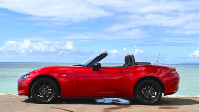 沖縄プレミアムレンタカー那覇本店のマツダ・ロードスター