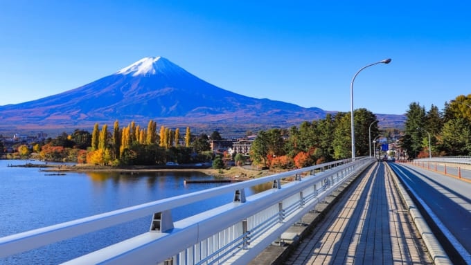 河口湖大橋から眺める富士山
