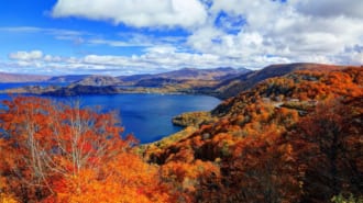 紅葉の十和田湖