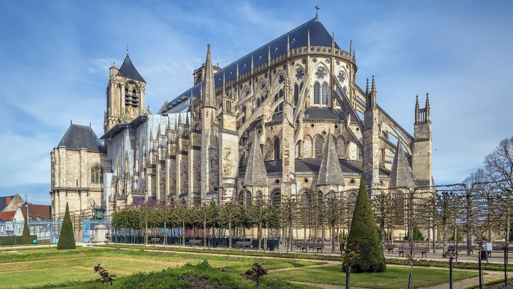 【世界遺産】ブールジュ大聖堂の魅力とは◎不運の連続が誕生理由？