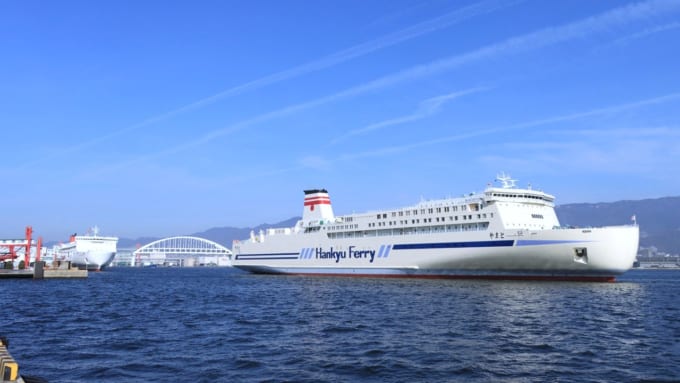 神戸港に到着する阪九フェリー「やまと」