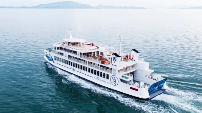 新岡山港（岡山県）から小豆島（土庄港）へ向かう国際両備フェリー