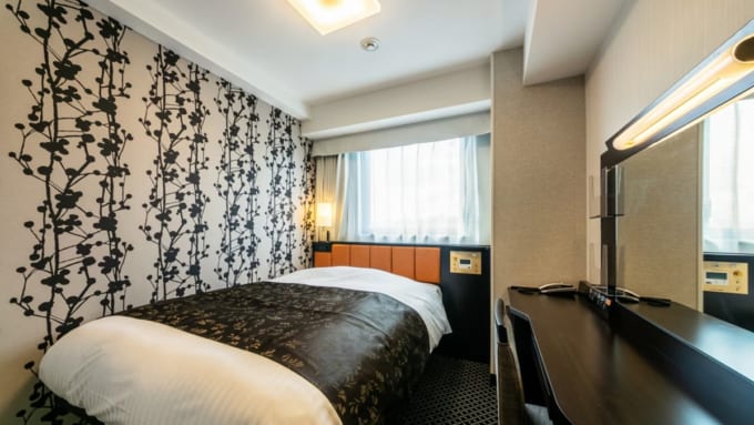 アパホテル〈福岡天神西〉の客室（ダブルルーム）