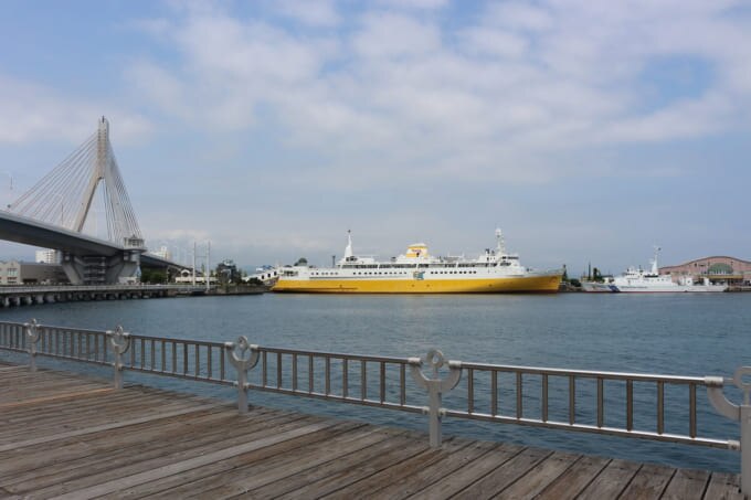 青森ベイプロムナード