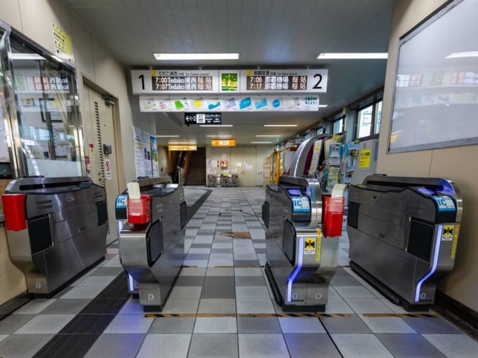 ゆいレール　牧志駅改札（沖縄那覇）