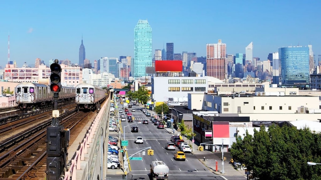 ニューヨーク市クイーンズのショッピングモールでお買い物三昧しよう！