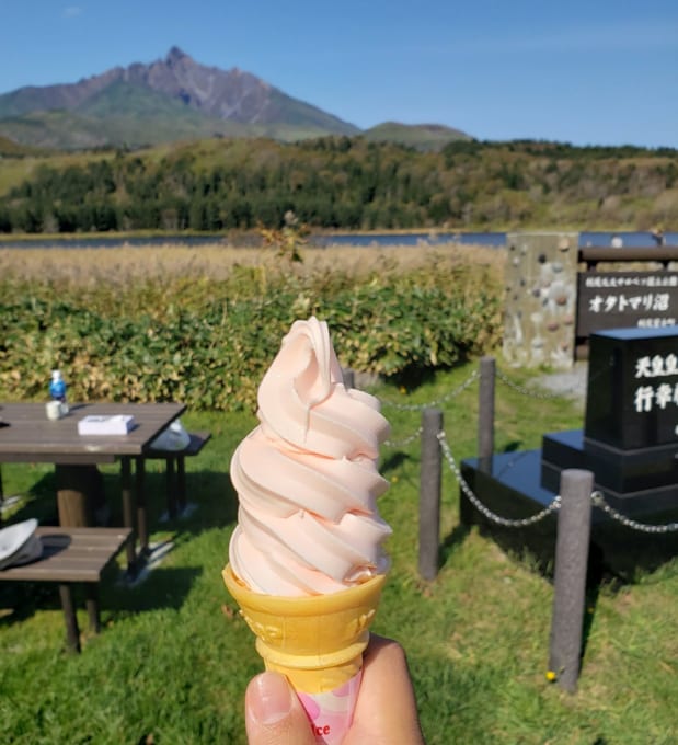 利尻山とソフトクリーム
