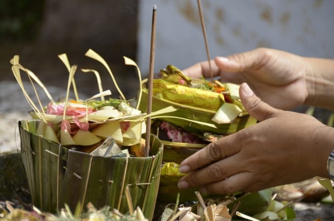 バリ島のお祭りの供え物