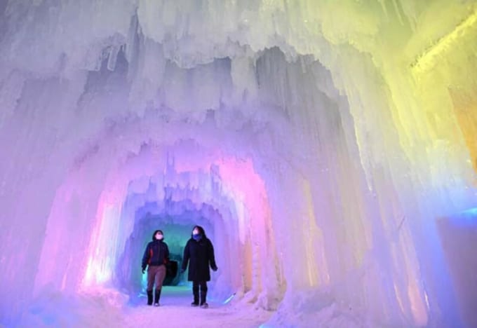 まほら岩手「氷の世界」氷の洞窟ライトアップ
