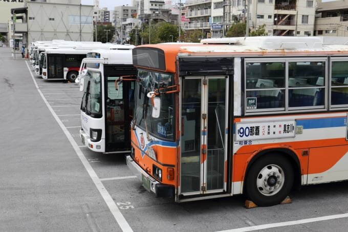 那覇バスターミナルのバス