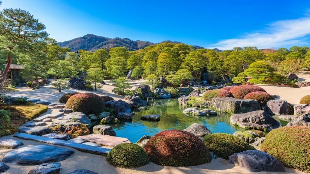 「足立美術館」の魅力とは？ミシュラン星付き日本庭園と日本画の調和を鑑賞