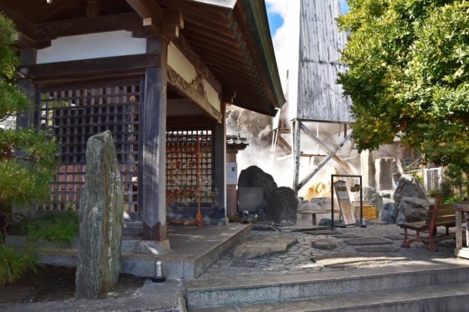 熱川温泉　お湯かけ弁財天