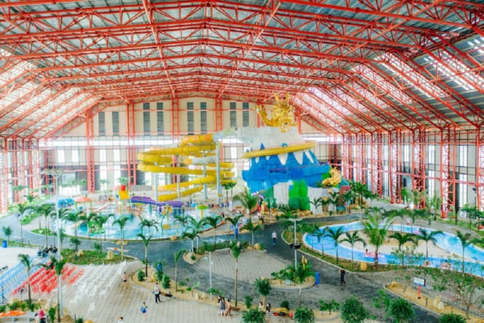 ダナン三日月の屋内プール