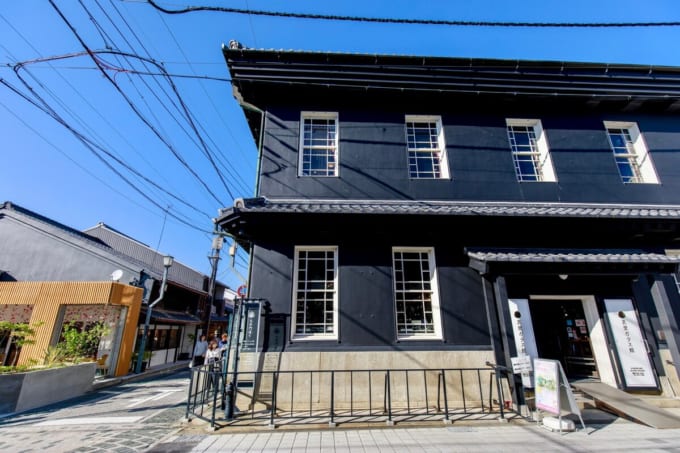 黒壁スクエア「黒壁ガラス館」（滋賀県長浜市）