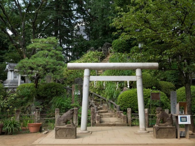 鳩森八幡神社の富士塚