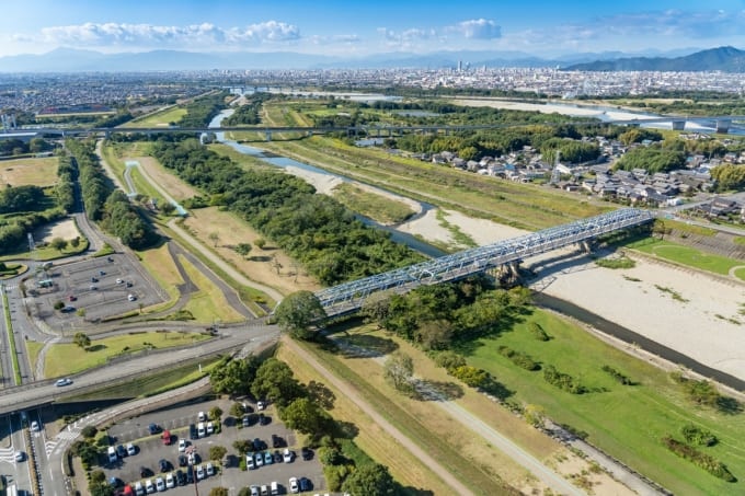 ツインアーチ138より木曽川を眺める
