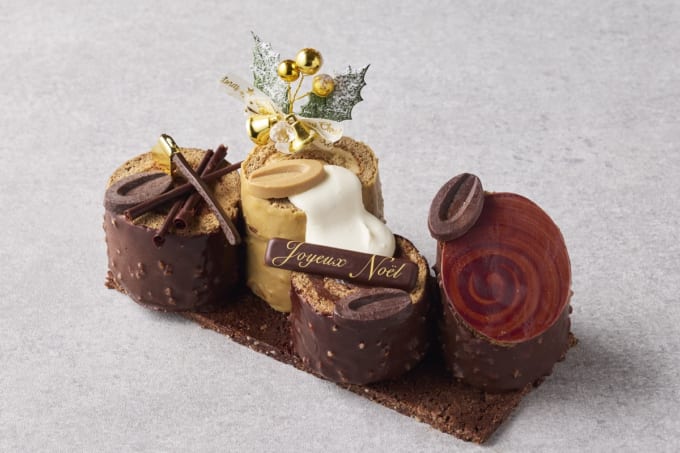 ホテル アゴーラ リージェンシー 大阪堺の2024年クリスマスケーキ「ブッシュ・ファミリエール」