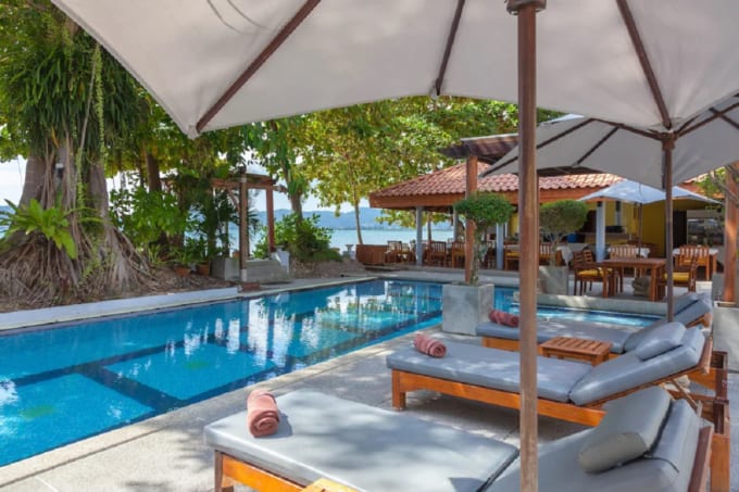 バイ ザ シー　プール