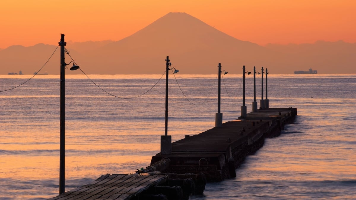 原岡桟橋（岡村桟橋）】夕日と富士山のコラボが◎！アクセスや周辺名所も – skyticket 観光ガイド