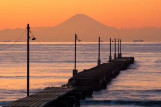 原岡桟橋の夕焼けと富士山