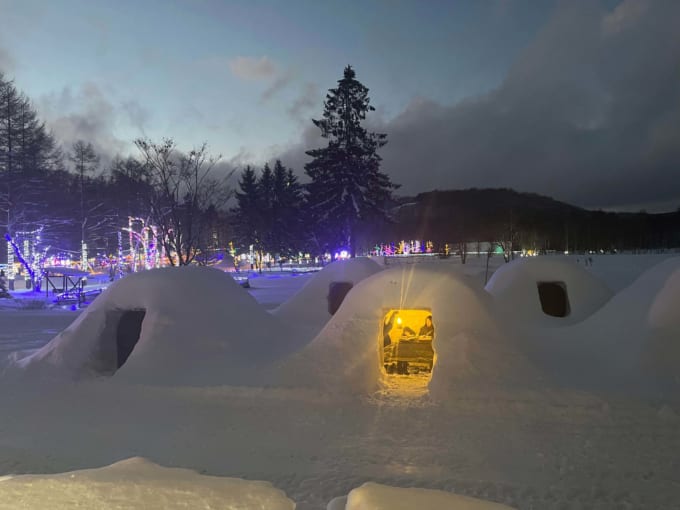 まほら岩手「氷の世界」かまくら de こたつ