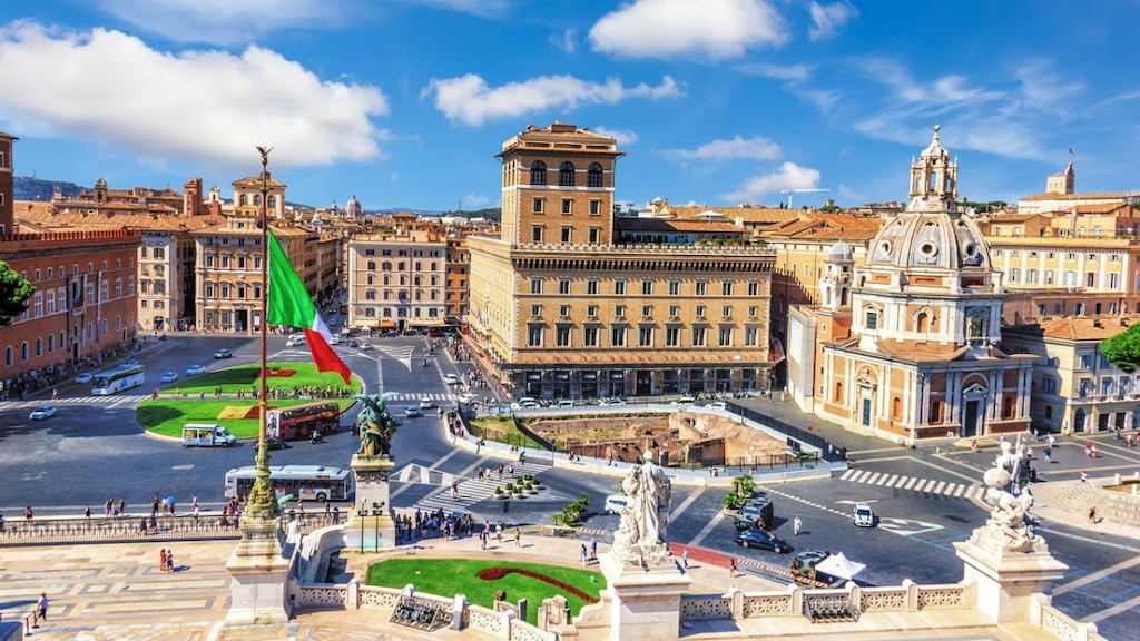 ローマにあるヴェネツィア広場とは？人気の観光スポットをご紹介